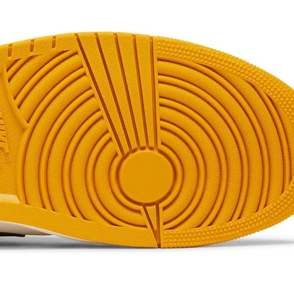 Air Jordan 1 Retro High OG 'Yellow Ochre' - Picture 7 of 15